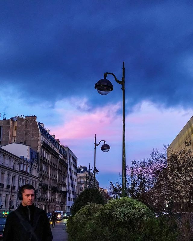 AngeloDiHoffman's tweet photo. No Rules! 😎☁🌧☔ #ParisMaVille #vendredi #colorstreet #purple #streetphotography #clouds #MobilePhotography #mars #PicOfDay #strong #rain #promenade #Paris https://t.co/yrCLj0lVXh https://t.co/q6BcPYqghf
