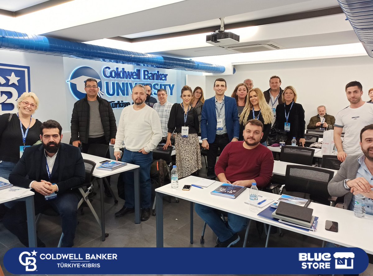 Her ay olduğu gibi Coldwell Banker Blue Start eğitiminde Blue Store hakkında yeni danışmanlarımıza bilgi verdik 📒✍️
.
.
.
#coldwellbankerturkiye #coldwellbanker #bluestore #mavi #egitim