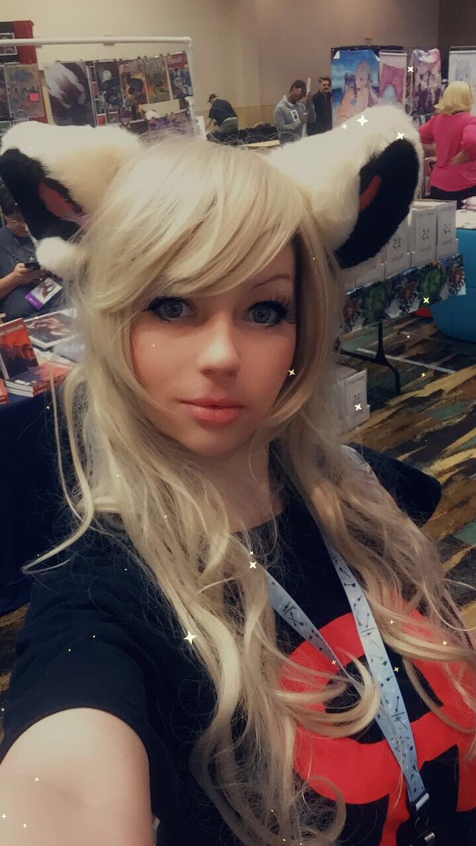Classy_Persian's tweet photo. #coastcon day one! https://t.co/jzDI5XELbt