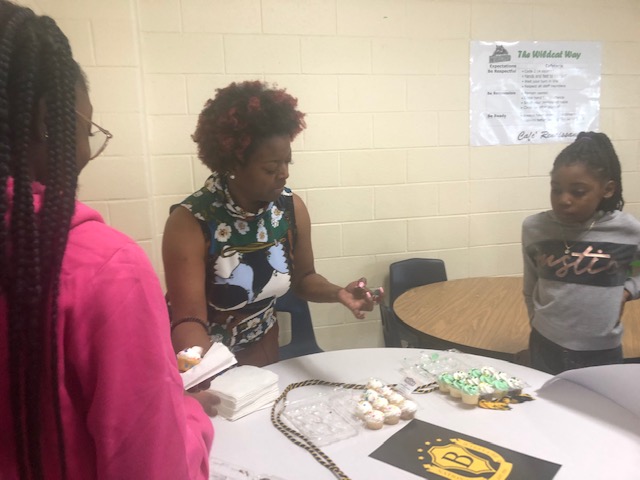 jr_wildcat's tweet photo. Beta Scholars, receiving surprise treats and prizes all week for National BETA week!! #betaweek20 https://t.co/2fwjpe2Pro
