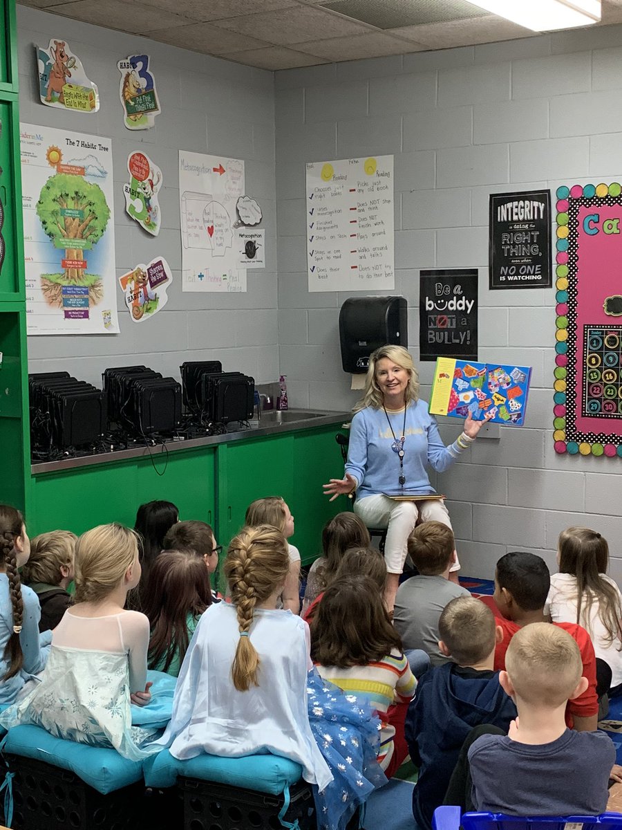 CalvaryElem's tweet photo. Reading guests at Calvary today! Thanks to them all! @MCPS_KY https://t.co/NOnwN1oNkU