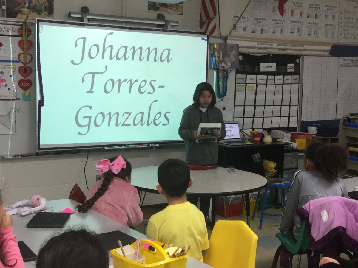 MaestroRamirez3's tweet photo. Para motivar a nuestros alumnos en su proyecto de la biografía sobre un personaje y su influencia, una alumna de cuarto grado vino a nuestro salón a presentar su proyecto del año pasado. ¡Gracias Johanna!
#KomenskyMatters #D100Inspires https://t.co/bbNJk8Eyd7