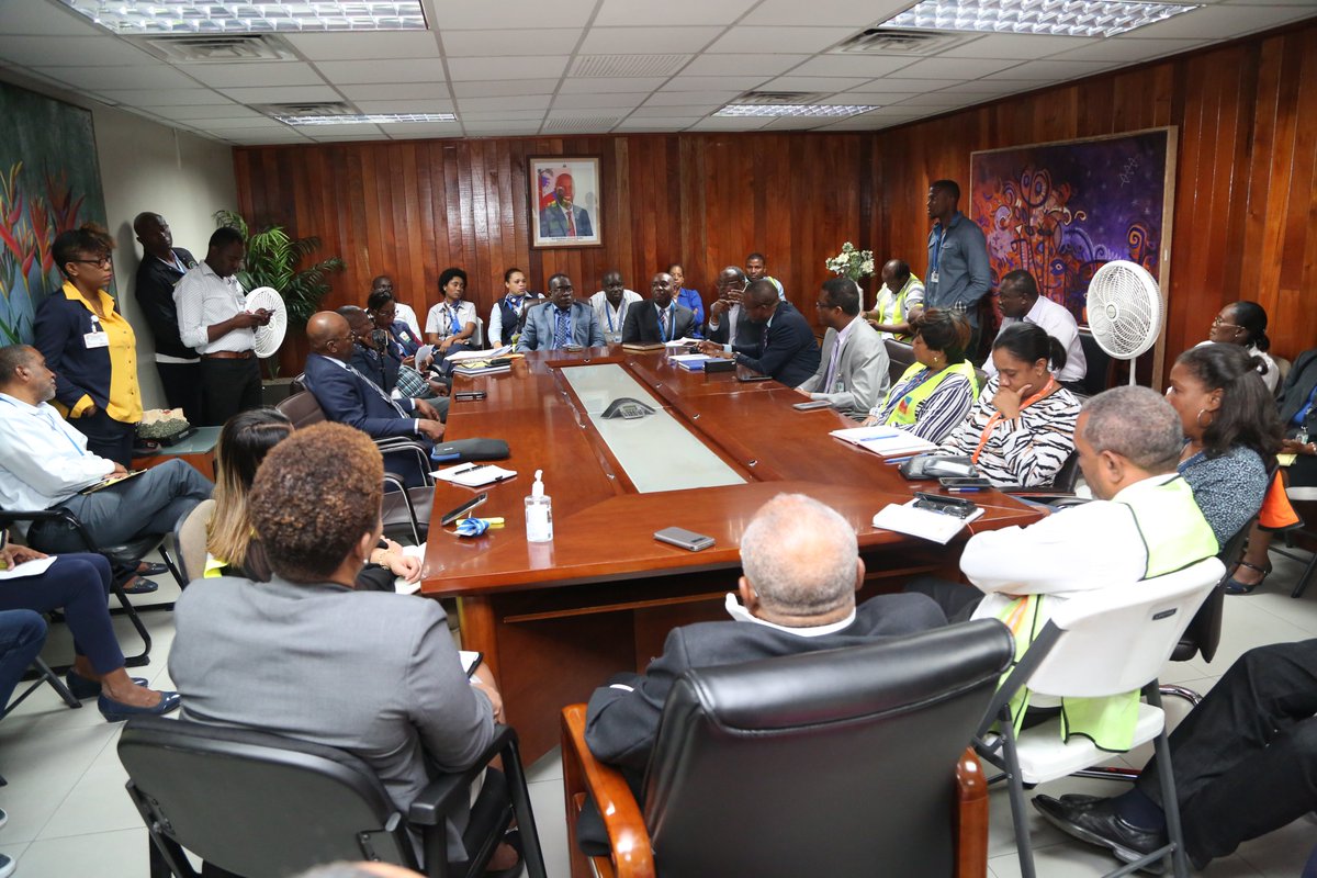 MsppOfficiel's tweet photo. #COVID19
#MSPPHaiti
4 mars 2020 - Le #MSPP a organisé des séances d’orientation au niveau de l’Aéroport International Toussaint Louverture dans le cadre de la préparation à une éventuelle introduction du nouveau Coronavirus en Haïti.
#UCRP
#DELR
#DPSPE
#DOSS https://t.co/C9sS28ZdCB