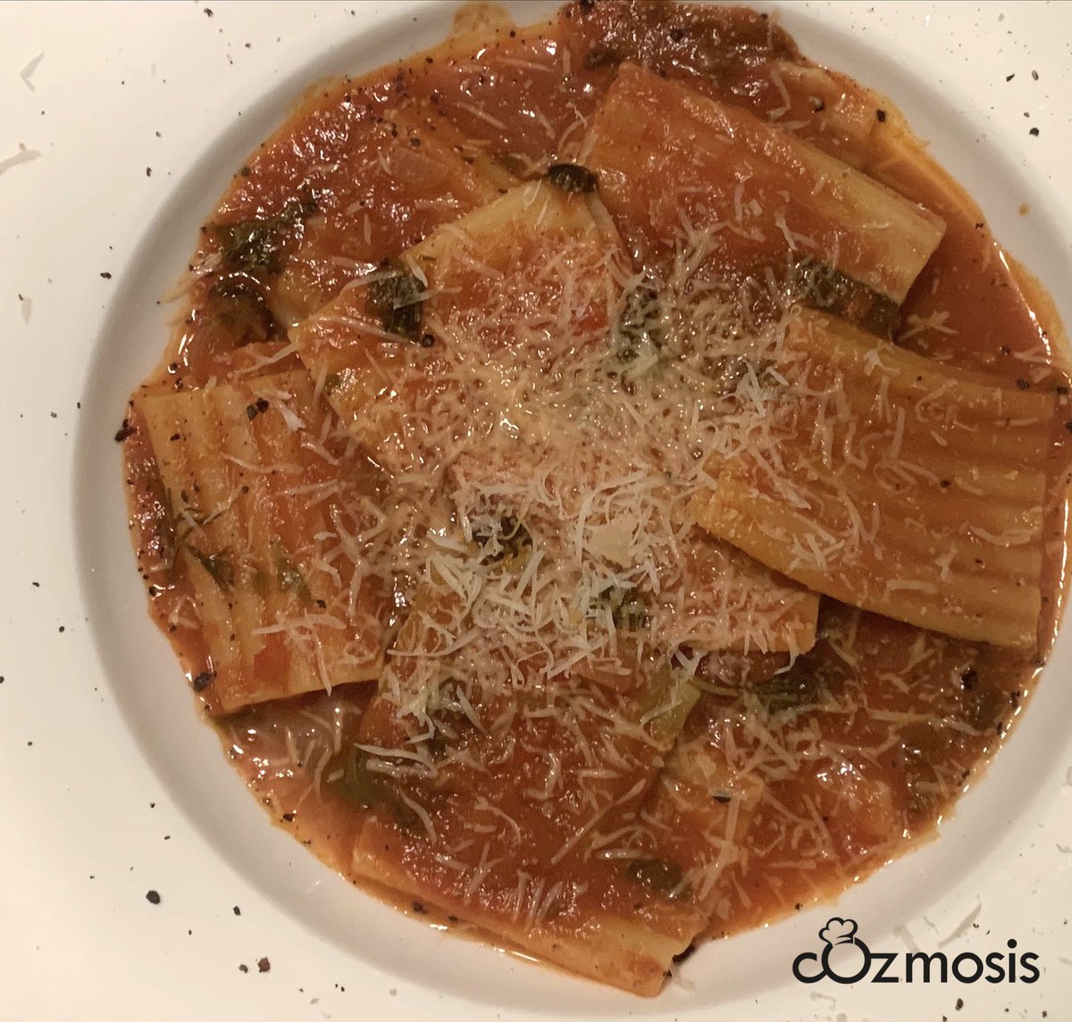 CVlattas's tweet photo. Manicotti ondulati con sugo simplice di pomodori pelati
.
3/ Pasta Creation moment
.
#Pasta #pastaFriday
#pastaFridaySociety
#pastaBasics #pomodoripelati 
#cookforlove #cook_bots
#Rye #RyeHarbour
#foodforfun #lovepasta
#instapasta #pastagram🍝 https://t.co/by1jyUvHOX