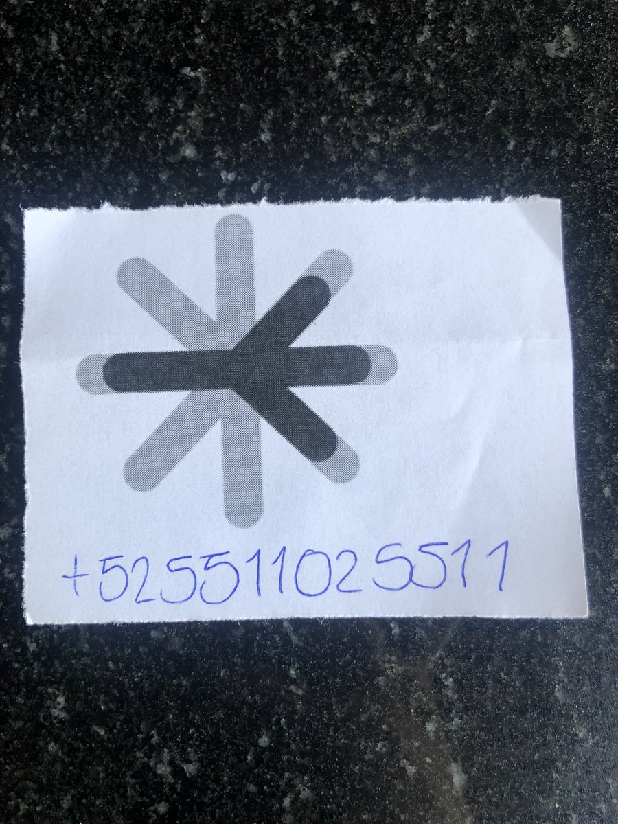 ClauMoralesZ's tweet photo. @interjet No tengo número de reporte, ya que nadie nos pudo recibir en la oficina. Pero la señorita que estaba en la banda con las maletas nos dio este teléfono, y tomo foto de la maleta. https://t.co/DAnwsRkw5C