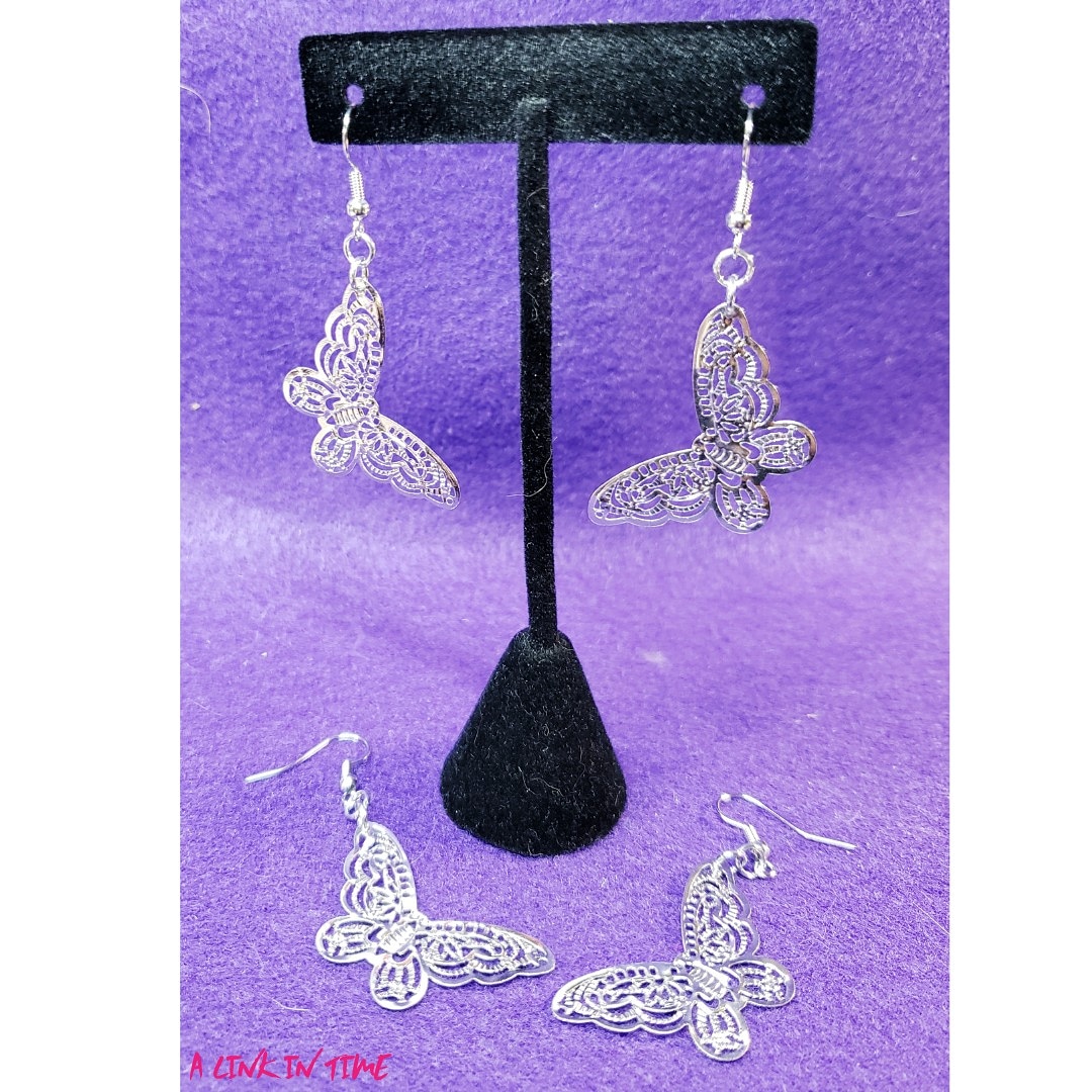 ALINKINTIME1's tweet photo. Butterfly Earrings https://t.co/Ttwo2gSMru