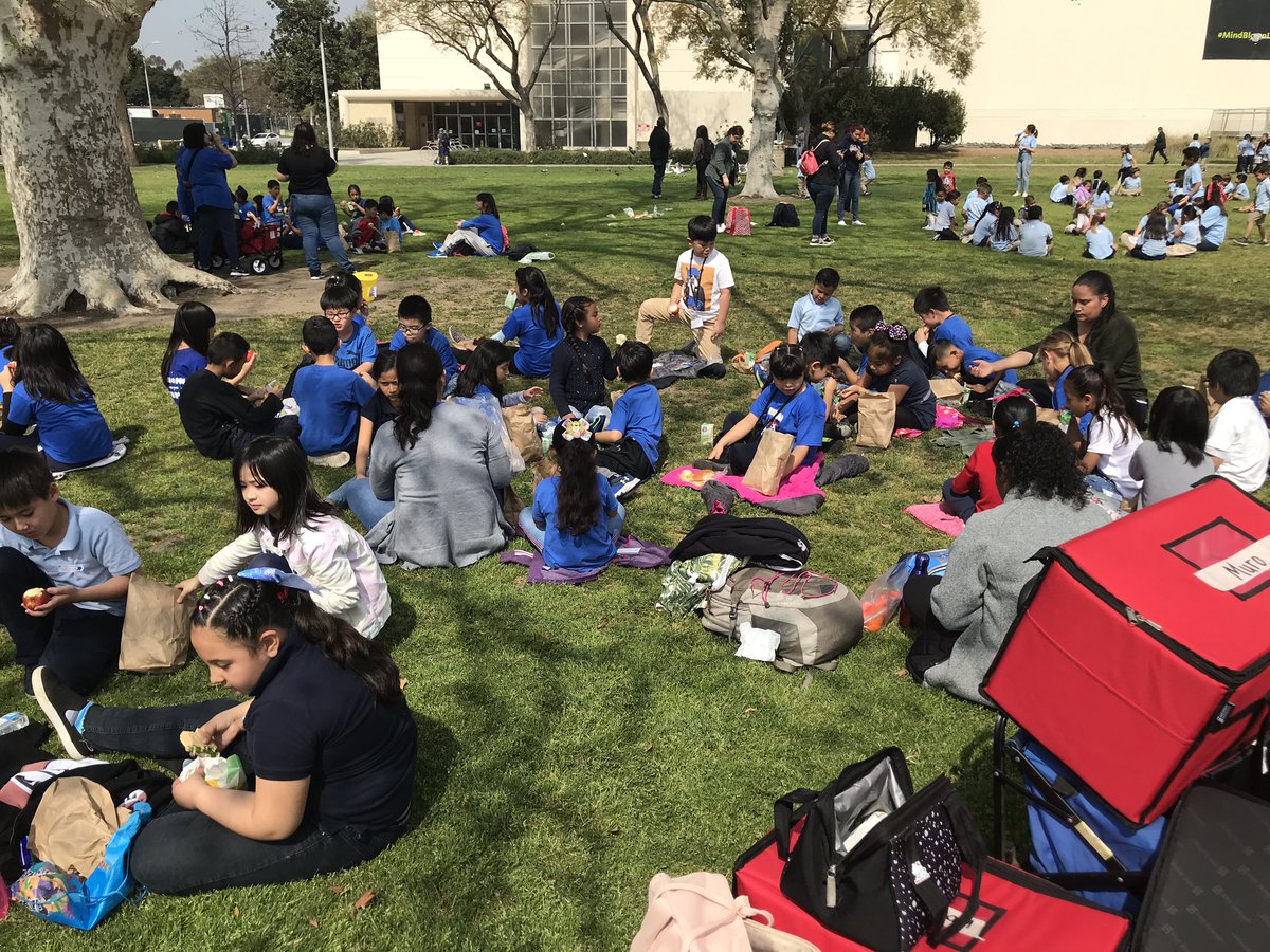 Rodriguezroom2's tweet photo. Thank you for a wonderful trip Natural History Museum! #secondgradesuperheroes #Bitely https://t.co/edqO5Qusjh