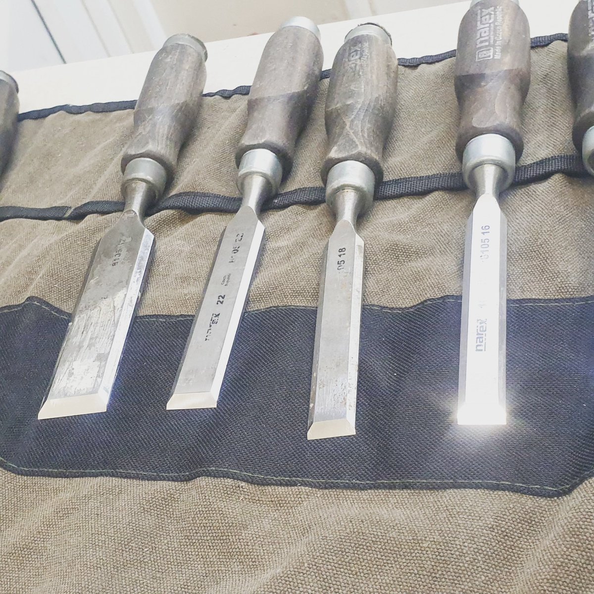 SharpeningSolu3's tweet image. Insanely sharp! Friday night chisel fix, 8mm through 50mm, 8 chisels  £38.00.
#sharpeningsolutions #ashingdon #essex #sharpening #chisels #givingyoutheedge