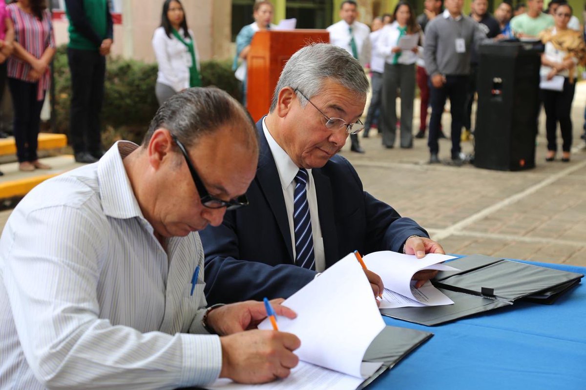ignacio_rubi's tweet photo. Inauguración del arcotecho del plantel Tenancingo y firma de convenio con el H. Ayuntamiento de este municipio, para incorporar a estudiantes de la especialidad en Ventas al programa de educación dual. @alexfedezcam 
@somoscecytem @Memo_Legorreta @israeljeronimol @Edomex https://t.co/kWlGpm6nOK