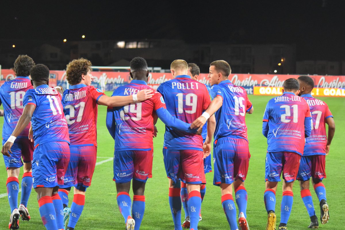 gfc_ajaccio's tweet photo. VIIIIITTTTTTTOOOOOORRRRRIIIIAA 🔴🔵 FORZA GFCA 2️⃣-1️⃣ #GFCAPFC https://t.co/DmoqABr6G5