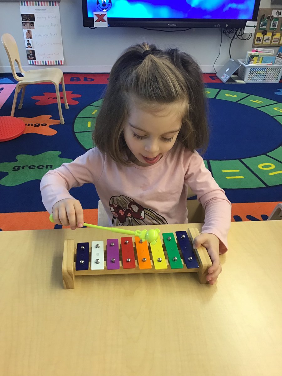 District20PreK's tweet image. It was another magical time of learning during music and movement class at Z112! #lightunit