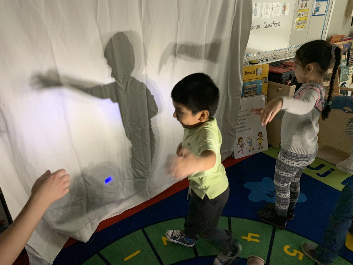 District20PreK's tweet image. It was another magical time of learning during music and movement class at Z112! #lightunit