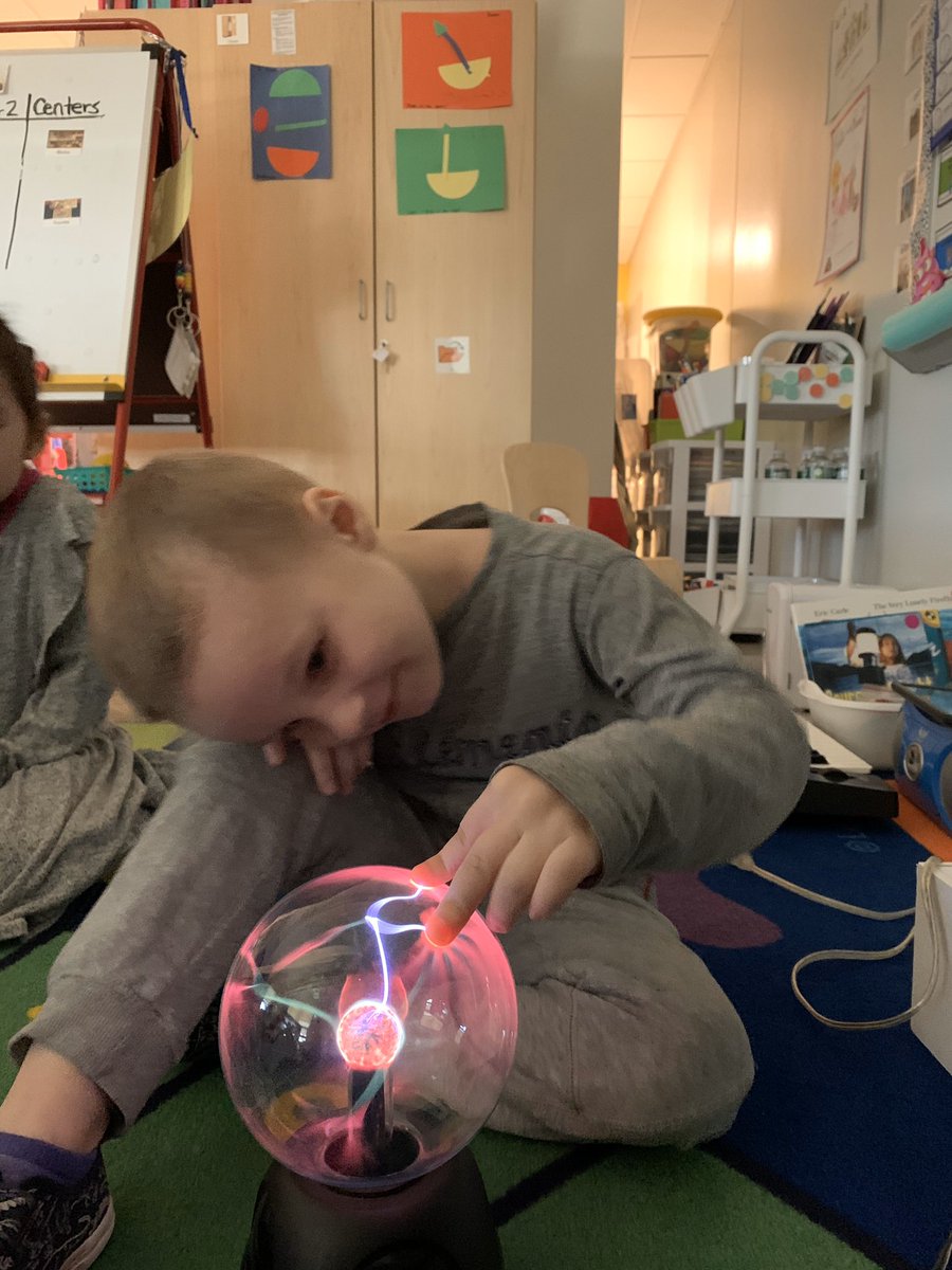 District20PreK's tweet image. It was another magical time of learning during music and movement class at Z112! #lightunit