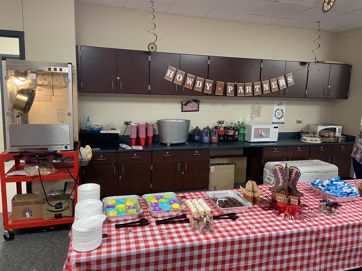Yeehaw!!!! Our Teacher Appreciation Rodeo Kickoff was a huge success. Thank you to everyone who donated and volunteered, our THS family had rootin’ tootin’ good time!