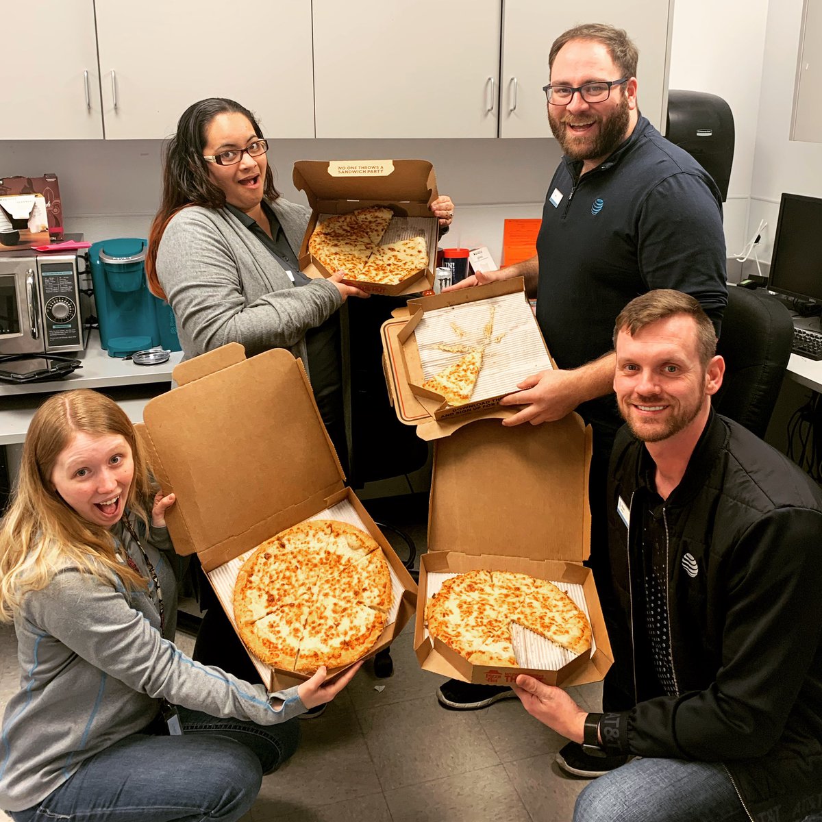 ayoWayno's tweet photo. Thankful for @TeamSpeedway1 today!!

🎉🍕#EmployeeAppreciationDay🍕🎉
#LifeatATT #KAMO #Hunting4Number1
@kamokonnects @centralrgnvoice https://t.co/QnSLRwXAKE