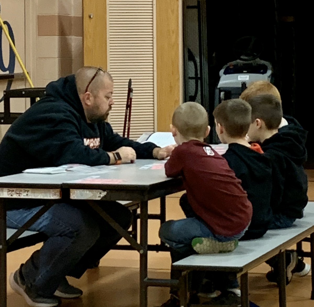 MWfirstgrade's tweet photo. A special thanks goes out to Mr. Clifton who stepped in to help during WIN time today.  We are fortunate to have a leader who is always willing to roll up his sleeves in times of need!  🐾 @MtWolfBobcats https://t.co/NnQLWeYu0i