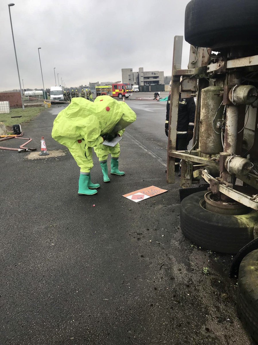 Week 5 complete ✅ This week, we have covered the different classes of fire and how to extinguish them, Hazmat theory and prcatical scenarios, and our written examination 📝 Just one more week left for us at <a href="/FSCmoreton/">Fire Service College</a> until we return back to <a href="/mawwfire/">Tân CGC / MAWW Fire</a> 🚒