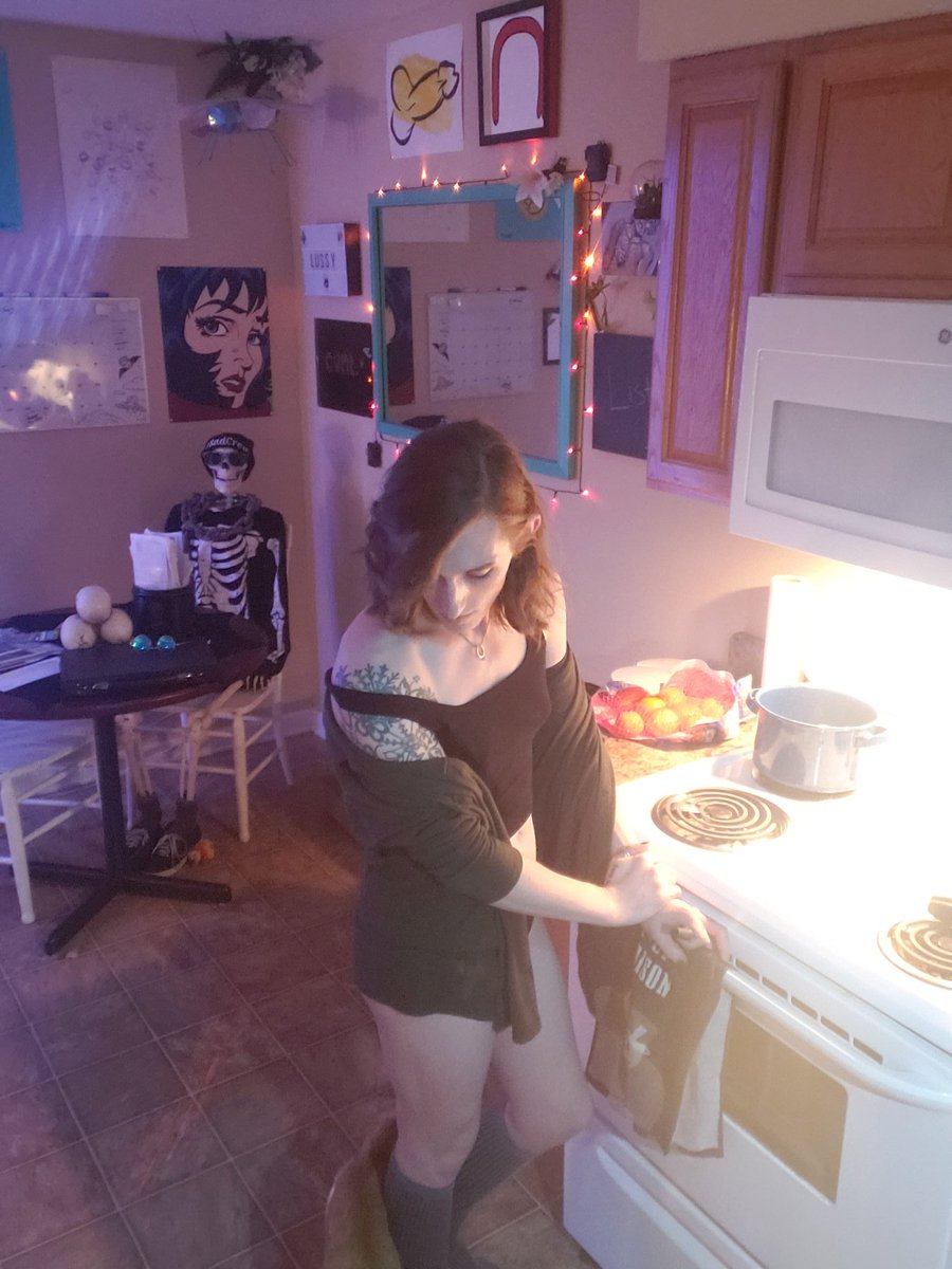 I'm very comfortable being a housewife
#comfy #housewife #kneehigh