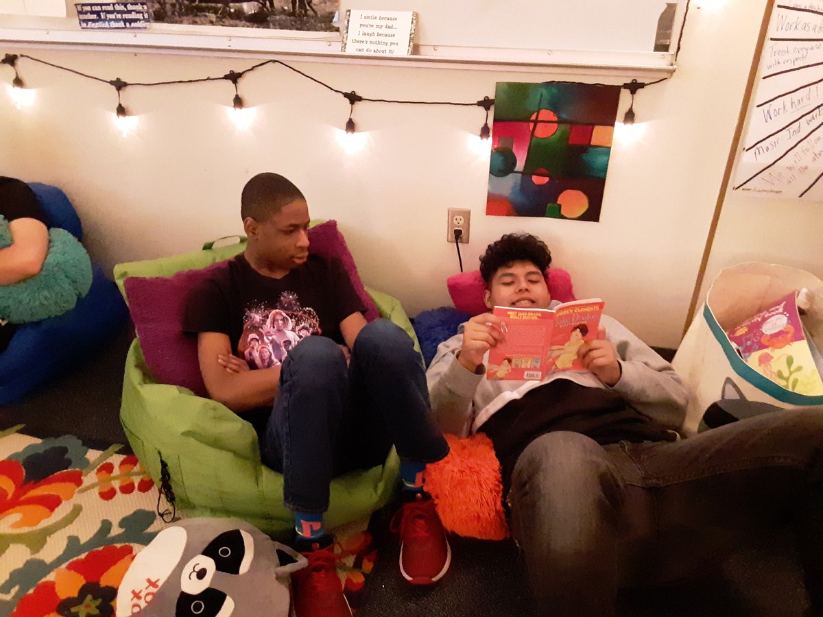 ChiefTruman's tweet photo. Reading is better with a buddy! #FISDReads https://t.co/bQgspgLPkj
