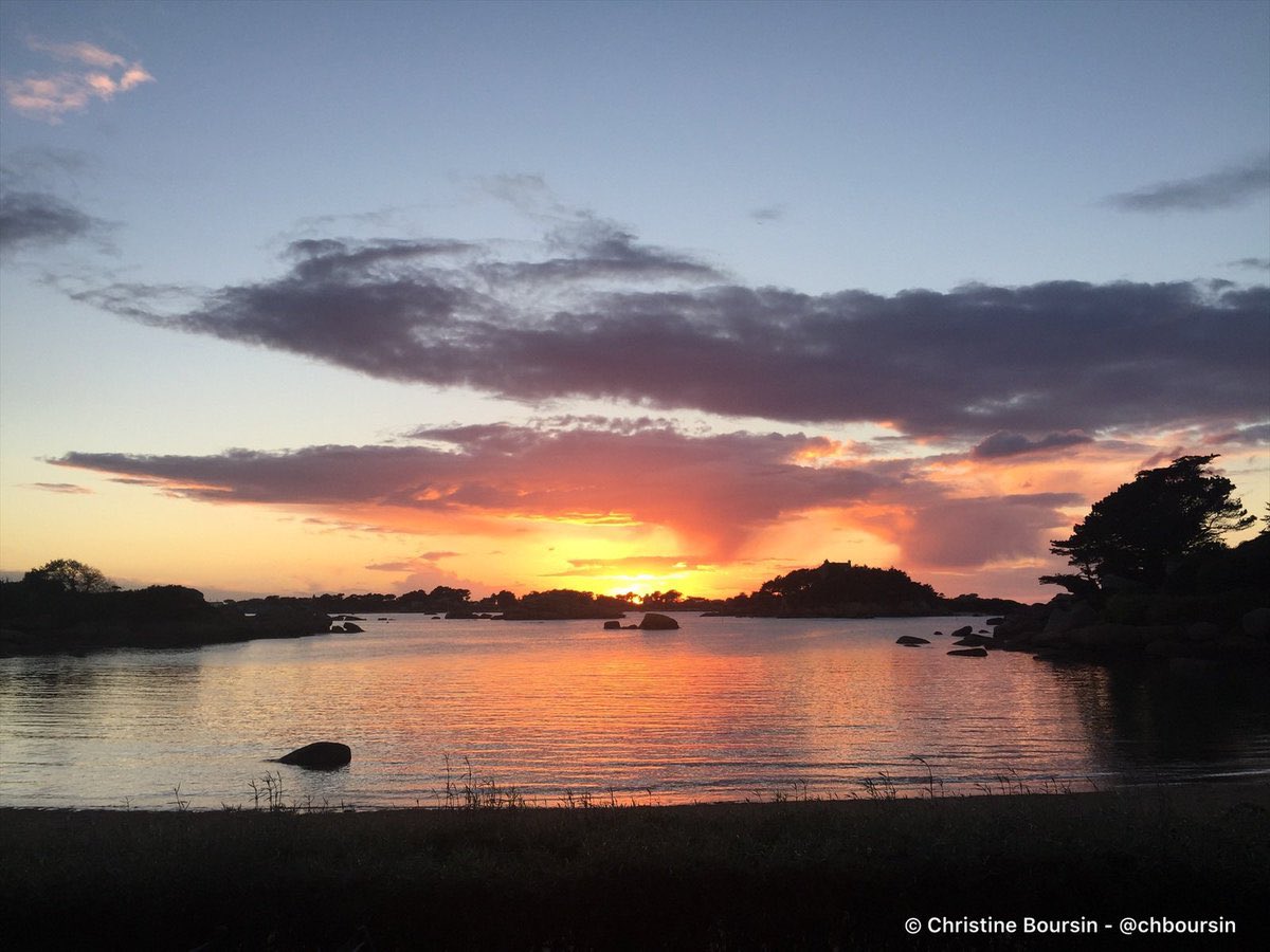 chboursin's tweet photo. Magique coucher de soleil à #Ploumanach 💖 #Bretagne #sunset #MagnifiqueFrance https://t.co/OKJePmU8bI