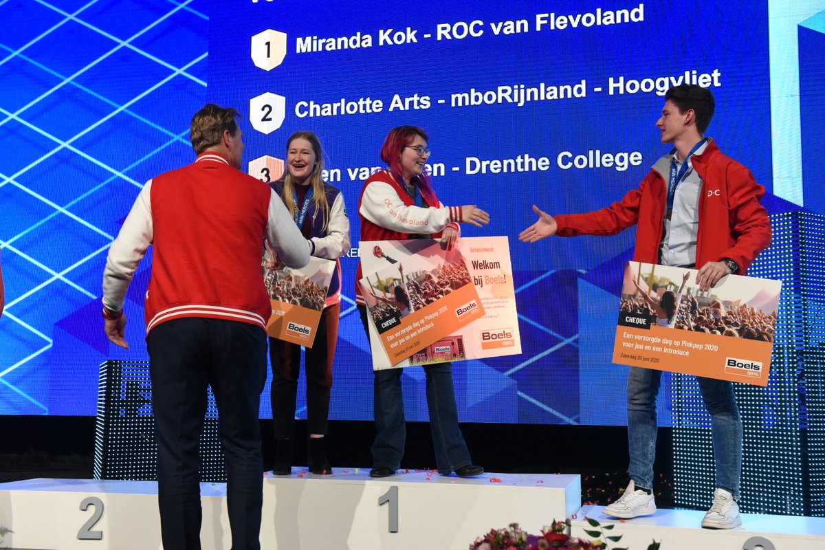 ROCvanFlevoland's tweet photo. Hoeraa! Vanavond was de feestelijke prijsuitreiking van Skills The Finals! ππΌ Miranda Kok deed mee aan de vakwedstrijd verkoopspecialist. En raad eens? Ze won GOUD vanavond!!π Wat zijn we ontzettend trots! Gefeliciteerd! #rocvf #mbo #ditismbo #skills https://t.co/kMlJcBGpyd