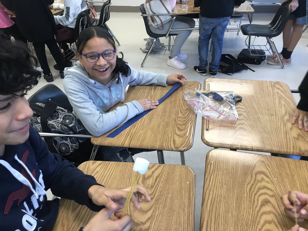 Using the #TedTalk #MarshmallowChallenge to encourage communication, risk taking and English language practice! #ESOL #ELLs #IBLearning #SuttonStrong @MerriweatherEDU @SuttonPrincipal @APSESOL