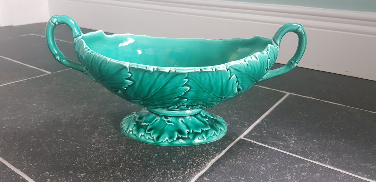 CalicoFinds's tweet photo. Excited to share the latest addition to my #etsy shop: Wedgwood Majolica green hyacinth vase. https://t.co/ePApkiAQnt #art #wedgwood #greenwedgwood #wedgwoodmajolica #majolica #cabbageleaf #greenvase #hyacinthvase #wedgwoodvase https://t.co/GkUeTZEz02