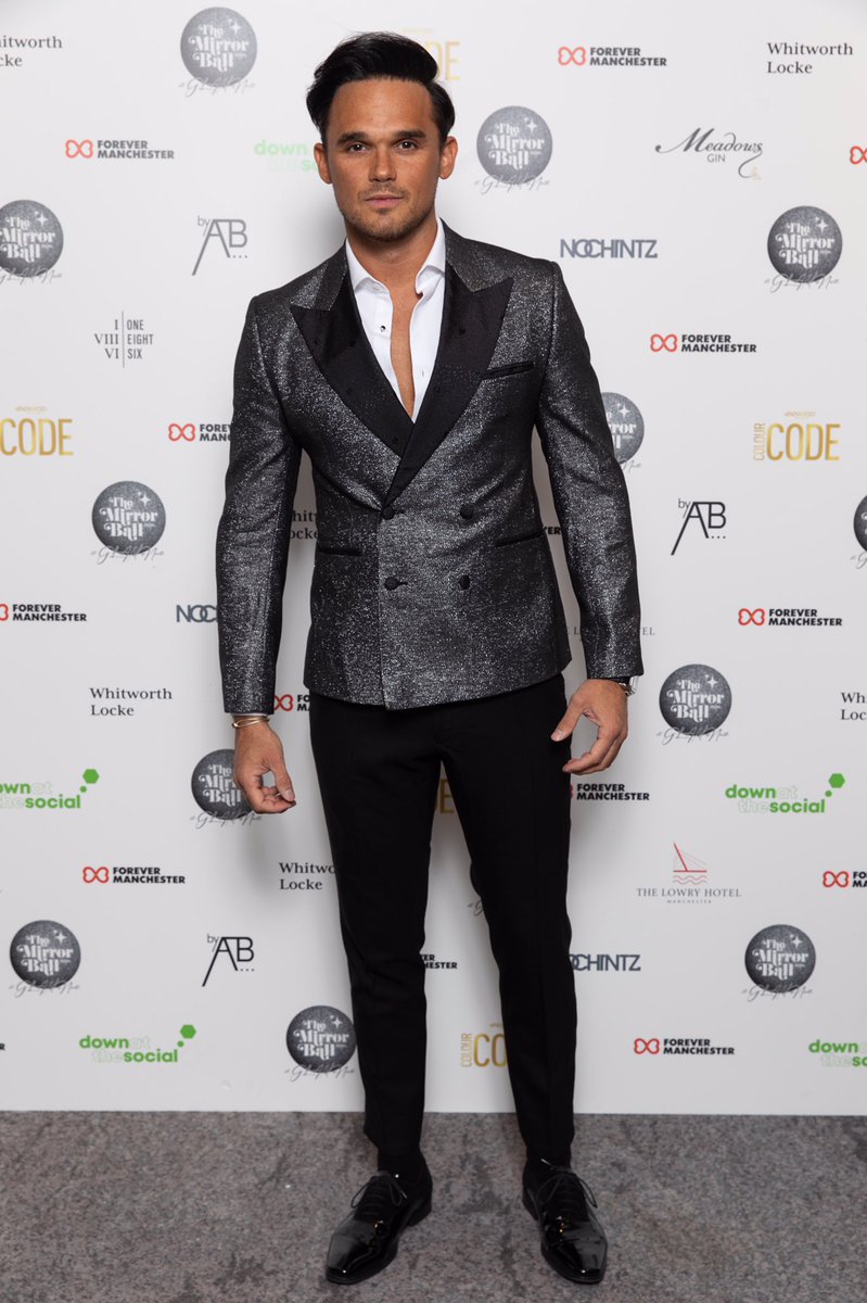 thevainphotos's tweet photo. Working the @The_Mirror_Ball tonight @thelowryhotel. Nice to see @Gareth_Gates #mirrorball20 https://t.co/WpuHKUk61Y