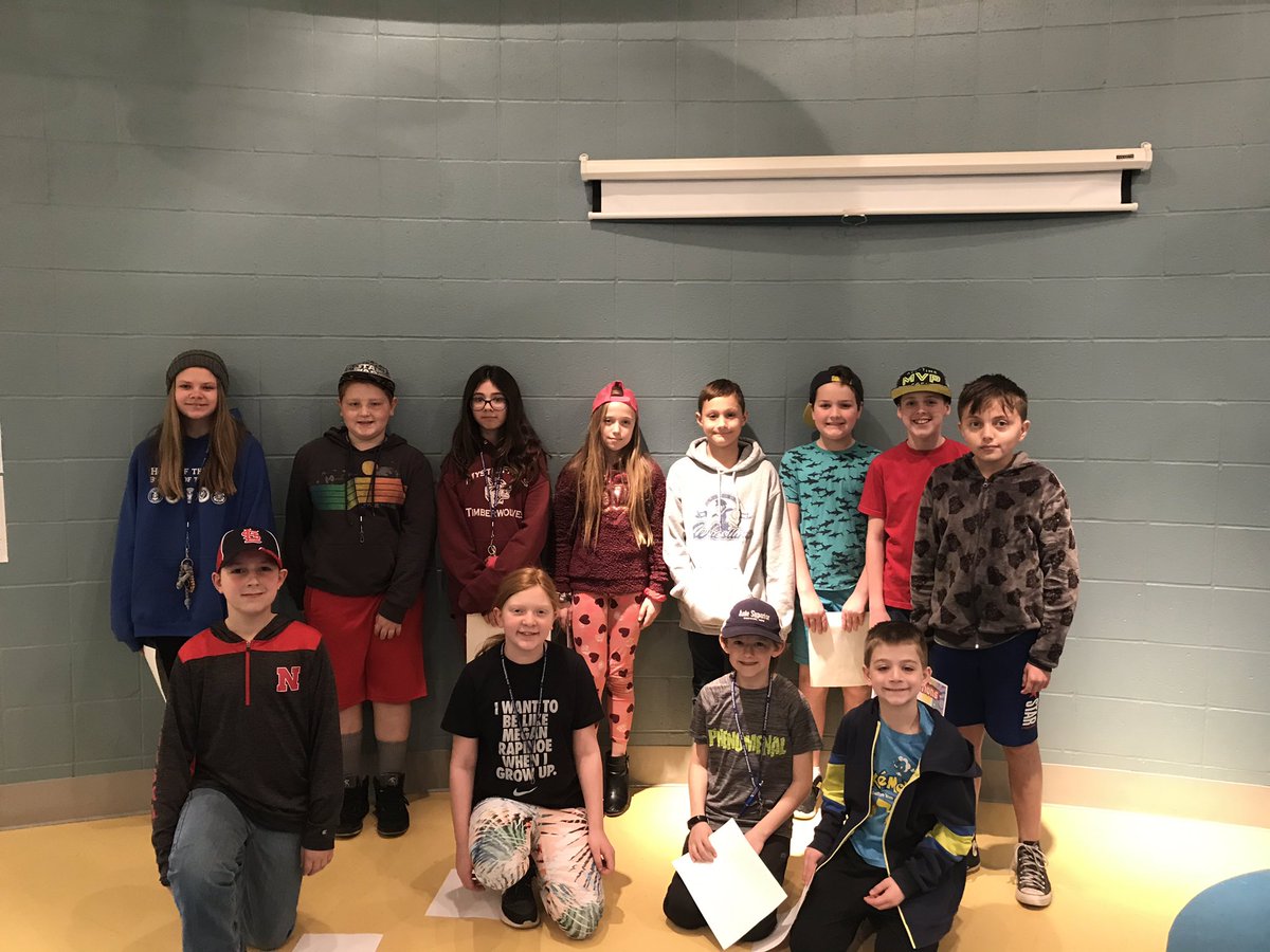 ClassPhillips1's tweet photo. 5th grade character awards for caring #cerise https://t.co/RGcCYI2RT8
