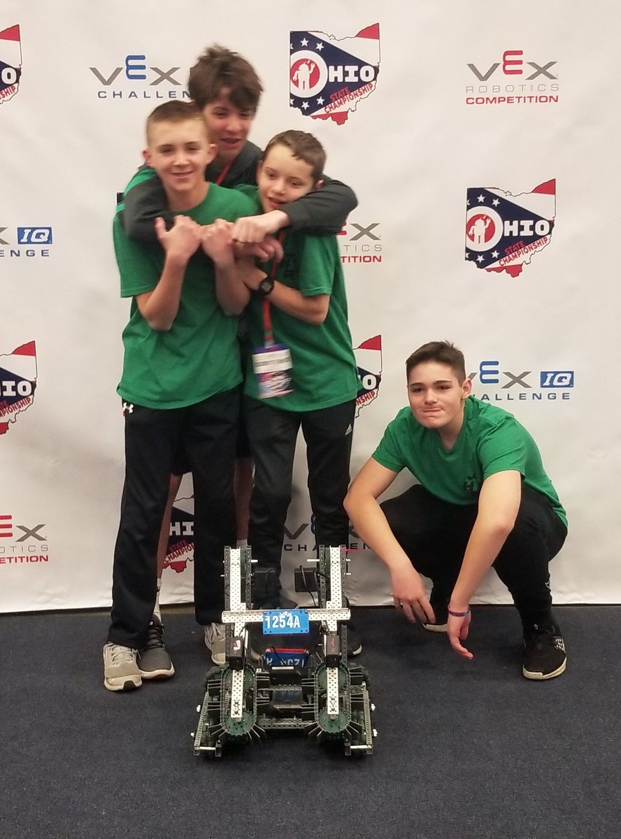 SJames_Spark's tweet photo. 1254A competed fiercely throughout 8 difficult qualifying rounds at the State competition. Our season has come to an end, but the students are are leaving more determined for next year. I am so incredibly proud of these kids! #findyourgreatness #HarrisonRobotics https://t.co/Dx1QIgaDbz