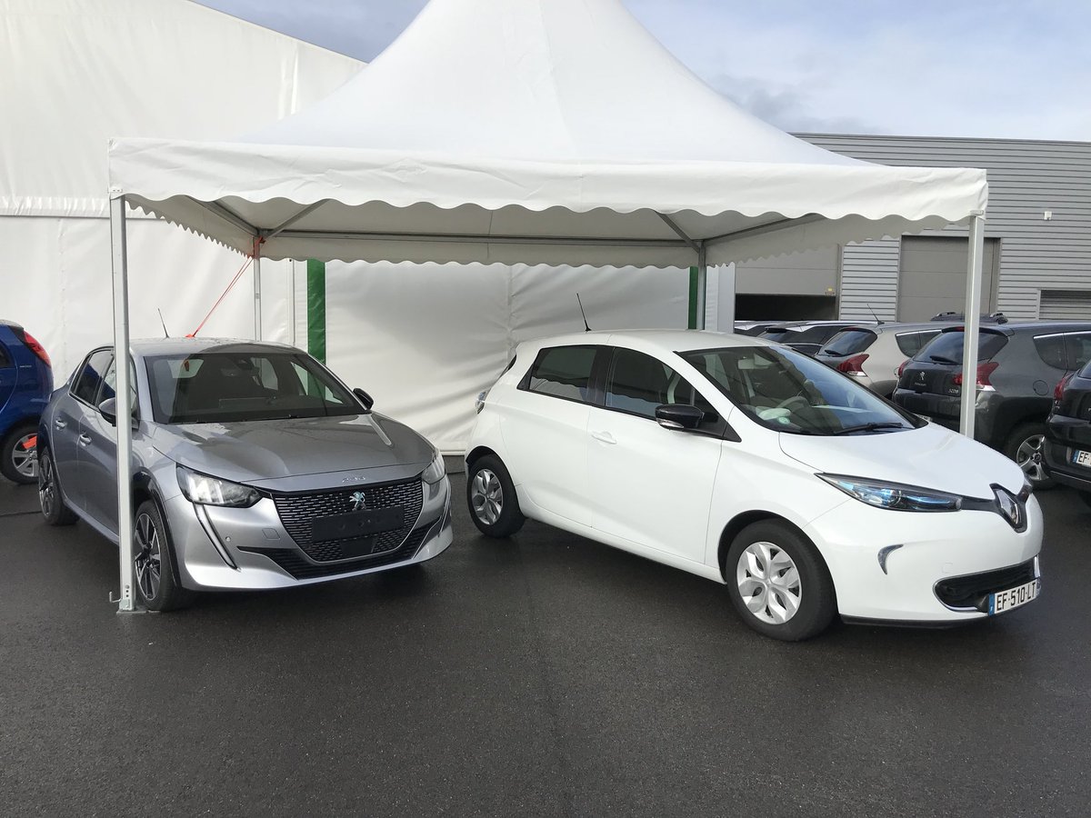 Pussier7's tweet photo. Venez comparer entre e-208 et Zoé ce week-end c’est la foire du garage Pussier plus de 100 véhicules disponibles https://t.co/WHIisGDwVW