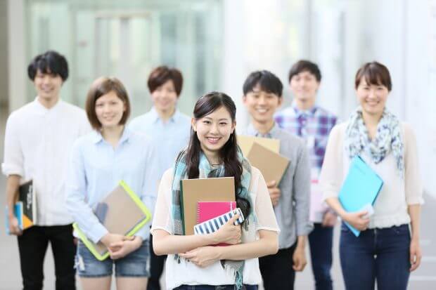 Through_pass_'s tweet photo. 大学生で経験したいバイト３選
・営業バイト
→成績優秀者は新卒より給料が良い。営業のスキルは将来使えるし、就活時強みになる。
・ブライダルバイト
→マナーのつき方がエグい。社会で役に立つマナーと敬語が学べる。
・インターン
→社会人の実務を経験できる。給料も良いところが多い。
#バイト https://t.co/wwFtgcRX6A