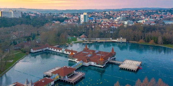 VineyardKapolna's tweet photo. #VideoHUN #HungaryGuide:
Spa Town Hévíz Ranks 12th In European Destinations Of Excellence — home of Europe’s largest thermal lake 🇭🇺
➡️ #Hévíz #Hungary #spa #bath #thermalbath #wellness #lakeheviz
Read more
https://t.co/u2UltouHqD
Picture
Video
https://t.co/ZJ6oV4LI6Z https://t.co/d17uKaIDMG