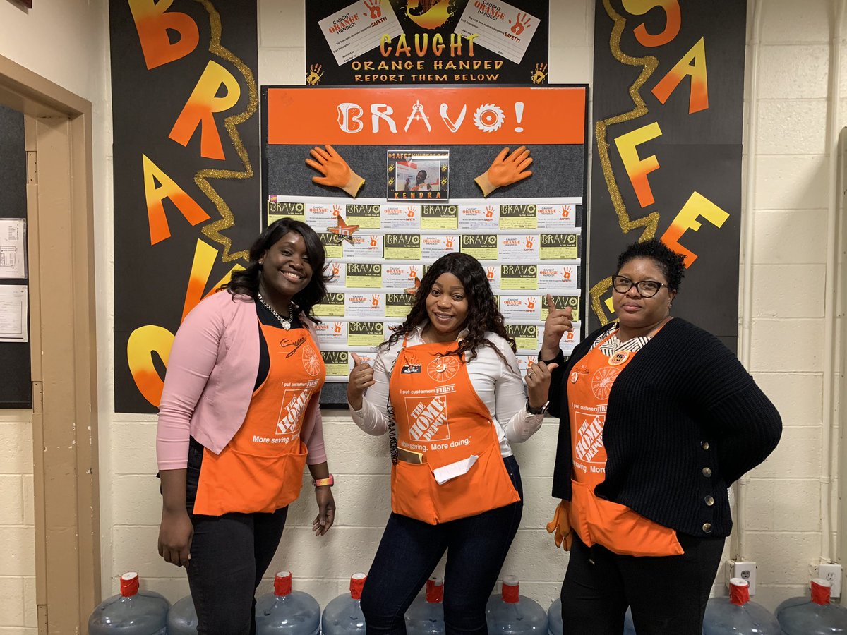 SheenaShante's tweet photo. I’m honored to be the new In Focus Captain at Store #1216, where I can creatively celebrate safety. Huge shout out to my SM and and OPSM, who leads me into my best. 
#SafetyVibes1216 #SafetyIsPersonal https://t.co/iPzWybTyEh