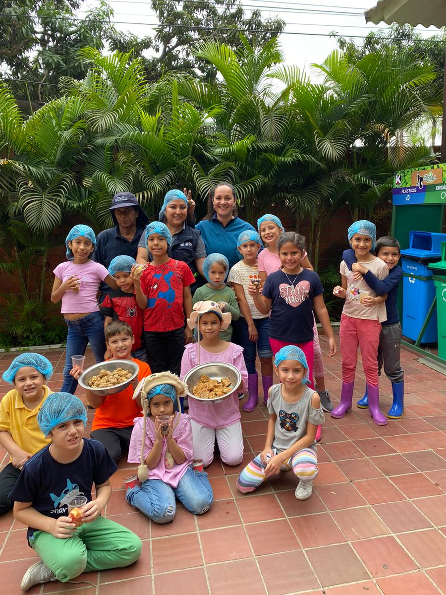 Niños del vacacional prepararon una rica y nutritiva comida para animales del #ParqueHistóricoGye. 🦜🐒 https://t.co/GO3D7OwU9f