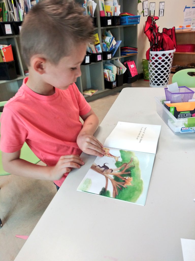 lwaterfield13's tweet photo. Little readers honing their craft...
#guidedreading #readingrotations https://t.co/XtCVY3kMue