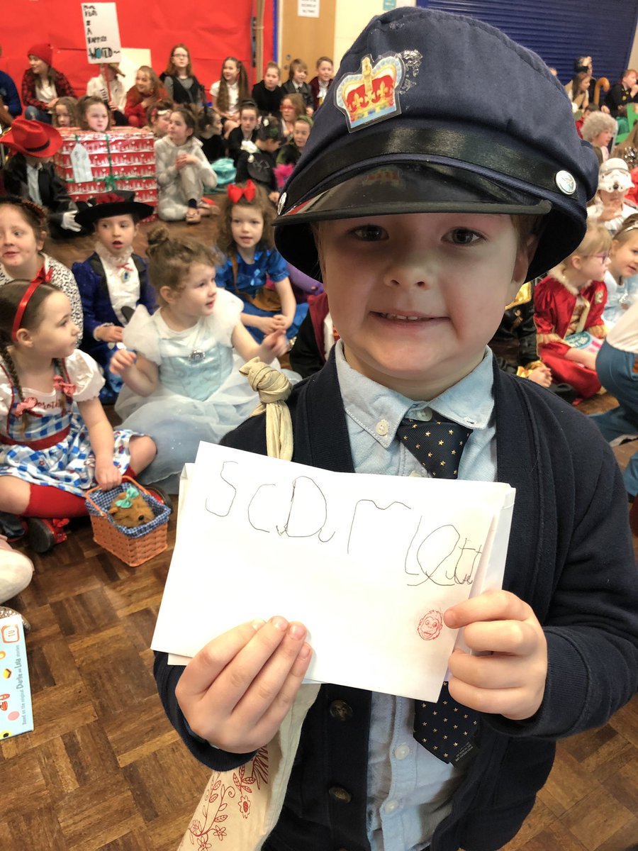 ValewoodPrimary's tweet photo. Love it that our new generation of Tiddles got stuck into our ♥️VPS #ValewoodWay on #WorldBookDay2020 ⭐️👏🏼♥️📖 https://t.co/4CZdhG3YDy