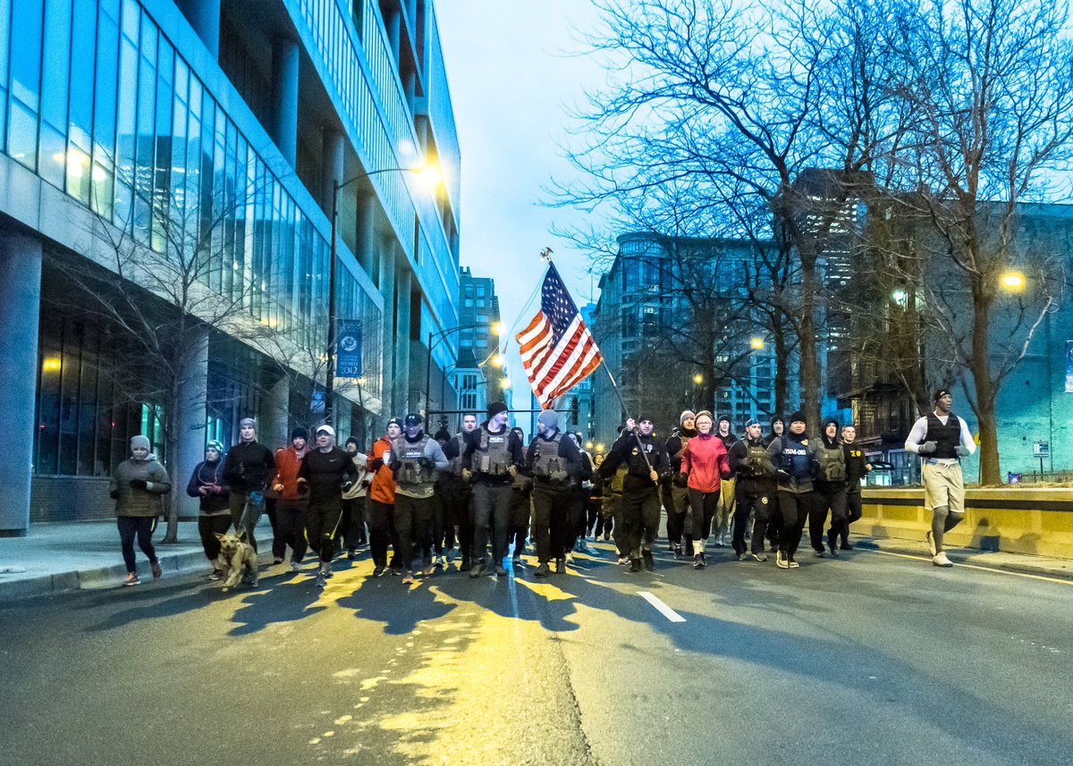 Chicago_Police's tweet photo. Members of the #ChicagoPolice Department spent the early morning hours today, supporting our federal partners with the @USMarshalsHQ Service (USMS) โFallen Heroes Honor Run.โ
We wanted to help support those who support us, serving and protecting Chicago.
๐ธ: Jorge Sigler https://t.co/5G50hzA1Ag