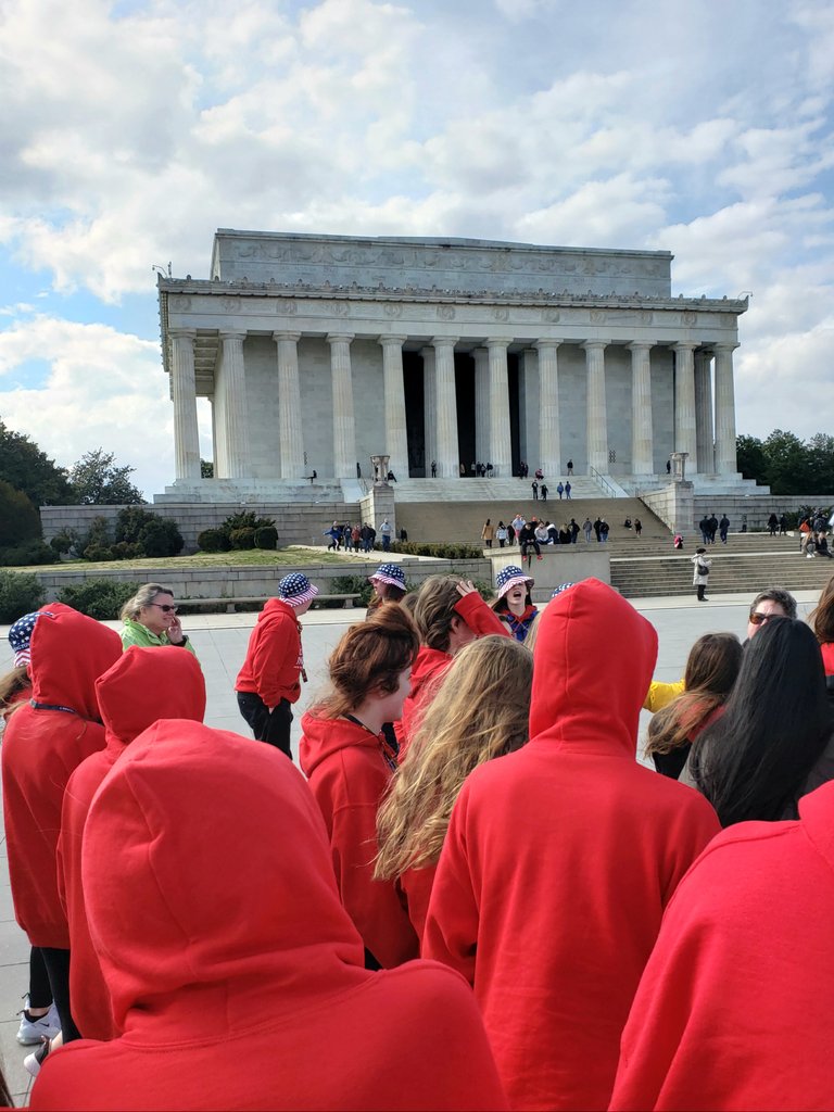 ArtWithWithers's tweet photo. @AFMSChargers at the Lincoln Memorial! #chargingintoDC ❤🇺🇲💙🇺🇲 https://t.co/S5MSX4EFl8