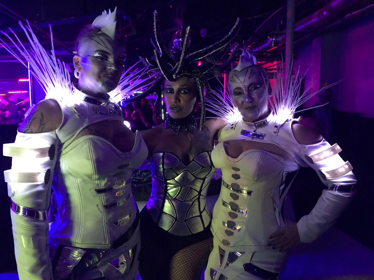 MarleyMunroe's tweet photo. #fbf To Wasteland ball 2020 @wastelandweekend ! We had an amazing time. Thank you to everyone that played a part ! 📸 @matchophoto  Costume @forthestarsfashionhouse  Hair @stylebykhadija  #madmax #cyberpunk #whokilledtheworld #postapocalyptic #livemusic #marleymunroe https://t.co/ZPf5VZ8r2Q