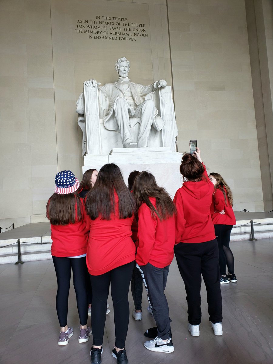 ArtWithWithers's tweet photo. @AFMSChargers at the Lincoln Memorial! #chargingintoDC ❤🇺🇲💙🇺🇲 https://t.co/S5MSX4EFl8