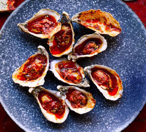 Barbecued oysters with garlic, paprika & Parmesan butter #seasonal #recipe bit.ly/2RoeEAv