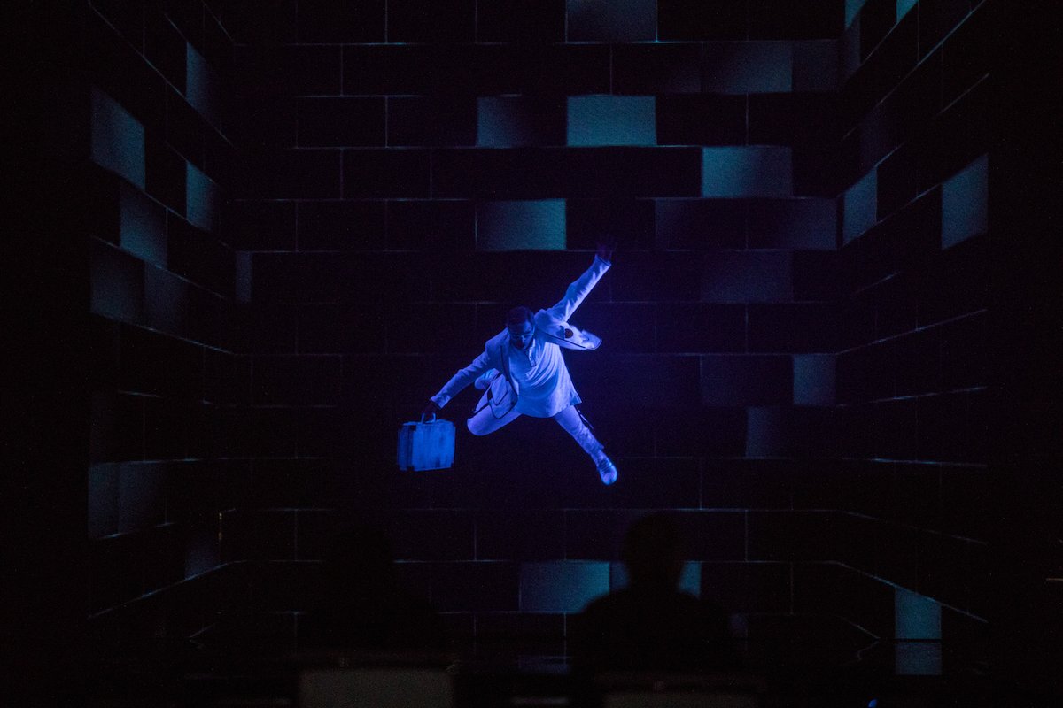 IGT_official's tweet photo. Gli Antigravity Show ci raccontano quello che succede ogni volta che lasciamo prenotare l'albergo all'amico che se ne frega delle recensioni negative 😱 #IGT https://t.co/unPSp5iKSz