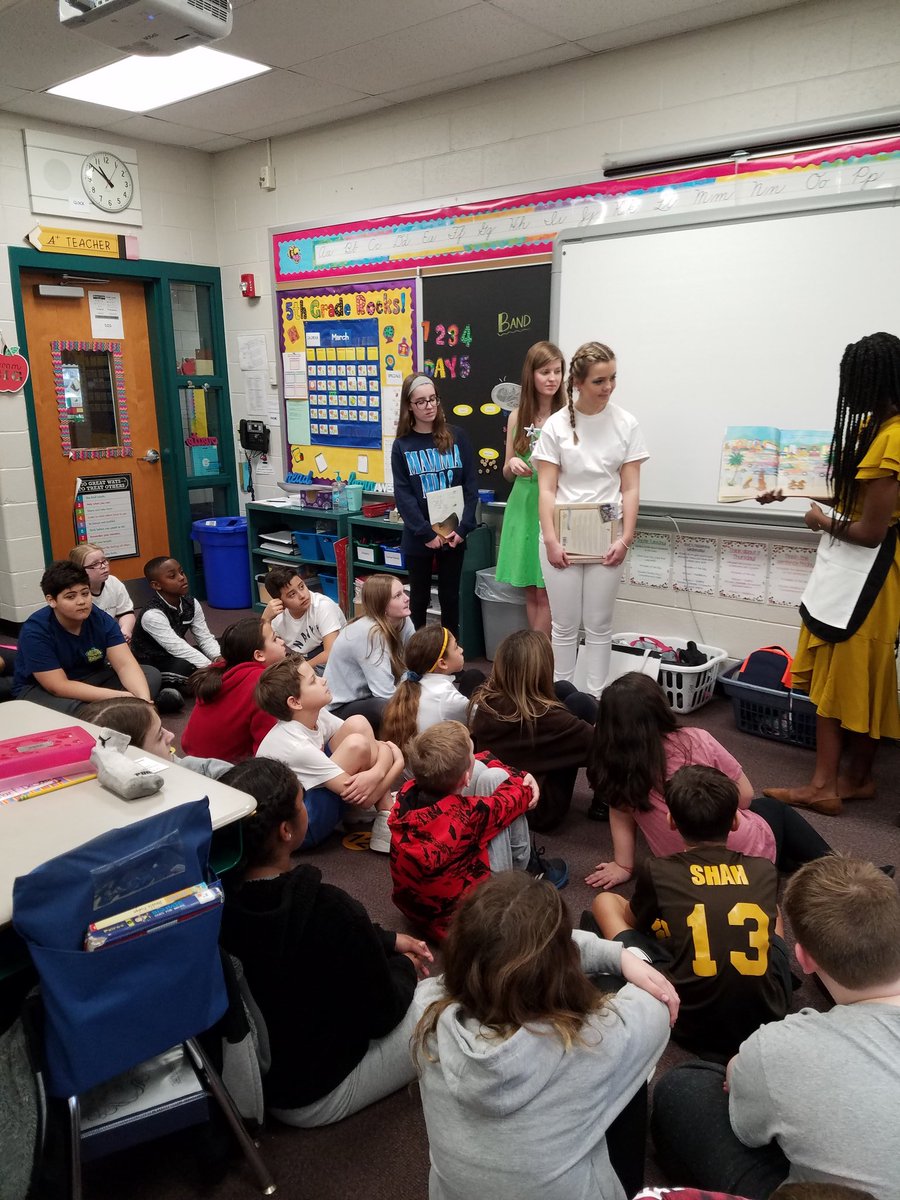 DelranLitCoach's tweet photo. DHS comes to DIS to spread the joy of reading. Shout out to former students Tulsi, Emily, Adriana, Holly, Brenna &amp; Hannah! @eileen_baker @Delran_Super @DeSimoneChristy https://t.co/4oRAfVCaJJ
