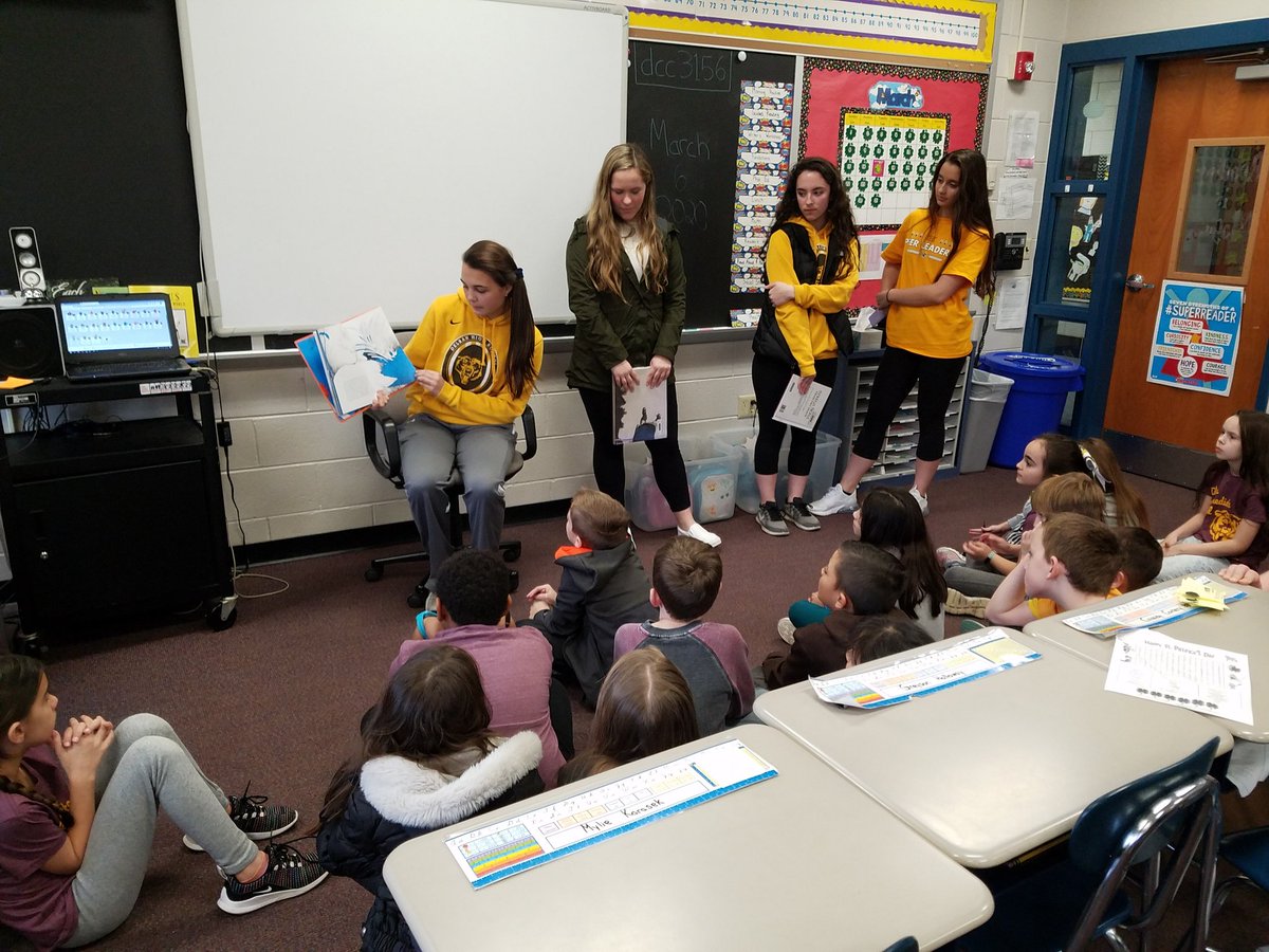 DelranLitCoach's tweet photo. DHS comes to DIS to spread the joy of reading. Shout out to former students Tulsi, Emily, Adriana, Holly, Brenna &amp; Hannah! @eileen_baker @Delran_Super @DeSimoneChristy https://t.co/4oRAfVCaJJ