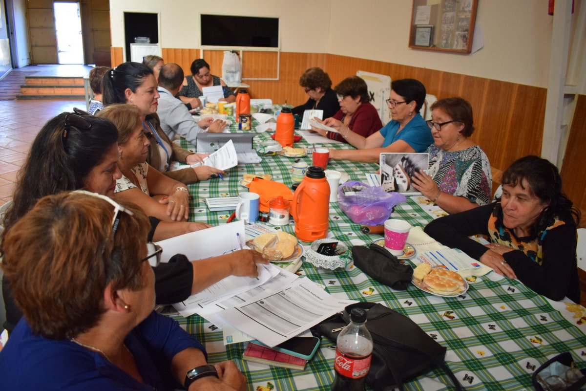 MDSValparaiso's tweet photo. Buenas tardes, estamos en la sede de la Unión Vecinal El Esfuerzo de #ViñaDelMar junto a las integrantes del club de adultos mayores El Alma de Forestal, realizando un interesante #DialogoCiudadano que busca aportar a construir #ElChileQueQueremos https://t.co/LsTaczTfcM