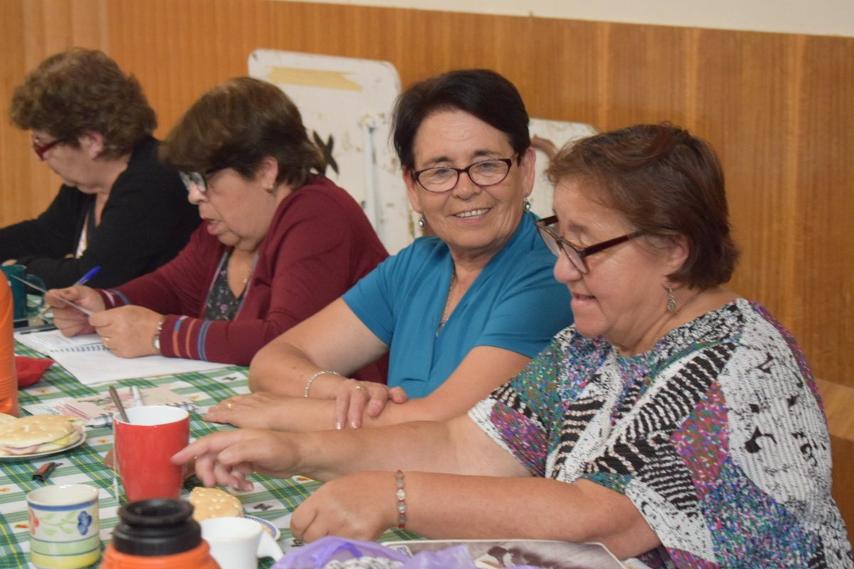 Buenas tardes, estamos en la sede de la Unión Vecinal El Esfuerzo de #ViñaDelMar junto a las integrantes del club de adultos mayores El Alma de Forestal, realizando un interesante #DialogoCiudadano que busca aportar a construir #ElChileQueQueremos
