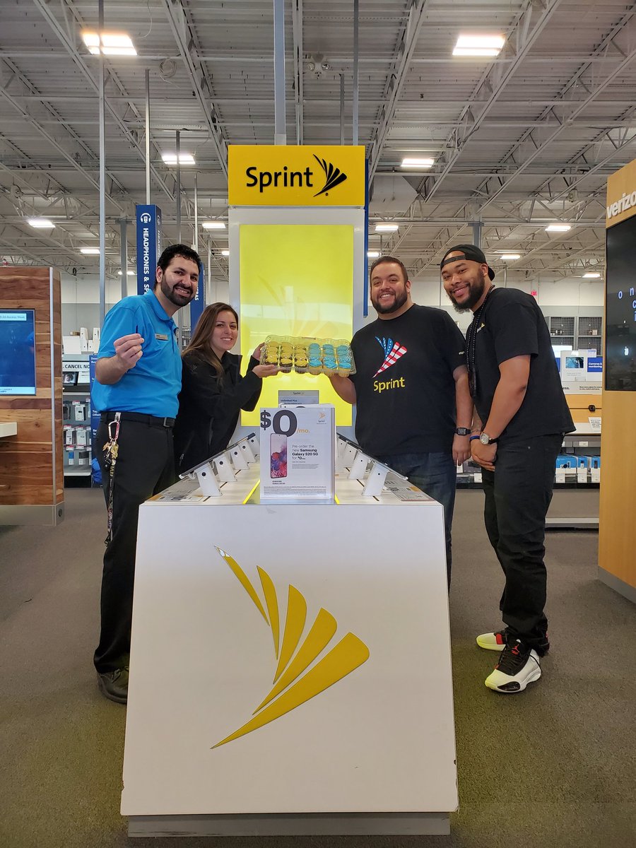 GushwaMarie's tweet photo. Ready for your mobile needs @martyachi @SamsungLife5 https://t.co/KAcOjElu9k