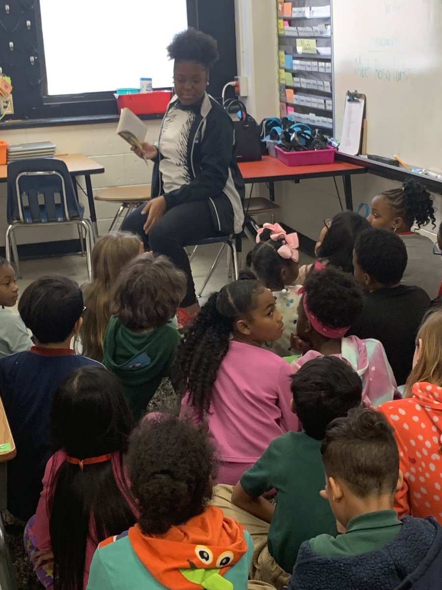 WindsorForestES's tweet photo. Thank you to our special guest readers from @wfhscastle for helping us culminate #ReadAcrossAmerica2020!!! We are #OneWindsor! @SCCPSS https://t.co/gEOjDrwp83