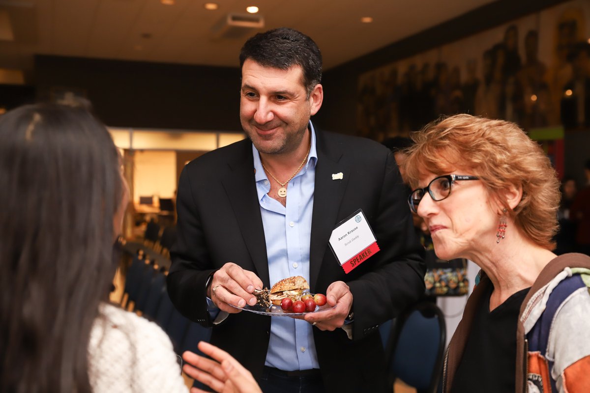 YEAPhiladelphia's tweet photo. Diane Mastrull from the @PhillyInquirer reminded us that the Philadelphia Startup community is very supportive of Founders of all ages. Aaron Krause of @ScrubDaddy obviously agrees. Thanks again Diane for being emcee for the CEO Roundtable.
#FriYEA
@dmastrull https://t.co/H0d9j8bl5J